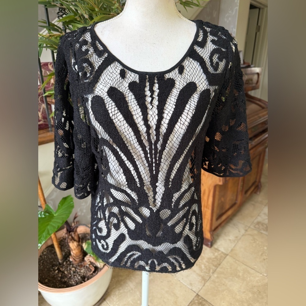 ALFANI ladies XS pullover, crocheted lace top black excellent condition - Picture 3 of 10